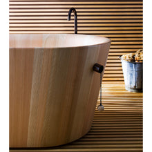 Load image into Gallery viewer, Ofuro Ofro000 Bathtub [獨立浴缸]1400 X 800 X 600 mm in Siberian Larch Wood with Overflow, Siphon and Drain
